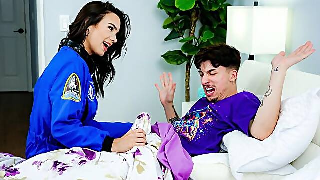 Flexible brunette with round ass Ivy Ireland likes dick-riding so much