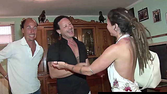 Daniela di Ladispoli e la Cicciona! Orgia e double penetration! CentoXCento